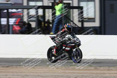 media/Oct-05-2025-CVMA (Sun) [[beeef4f201]]/Race 2-Supersport Middleweight/